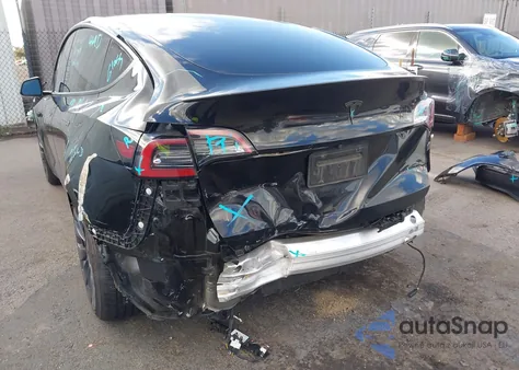 2022 Tesla Model Y Performance Dual Motor All-Wheel Drive z USA, uszkodzony, nr VIN 7SAYGDEF1NF511750